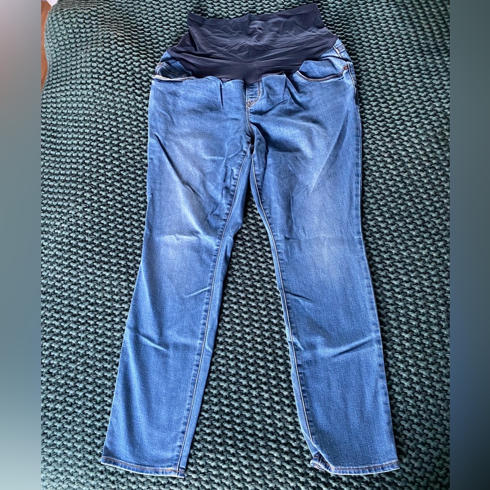 Old Navy Maternity skinny jeans